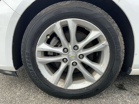 Used 2017 Chevrolet Malibu LT FWD image 18