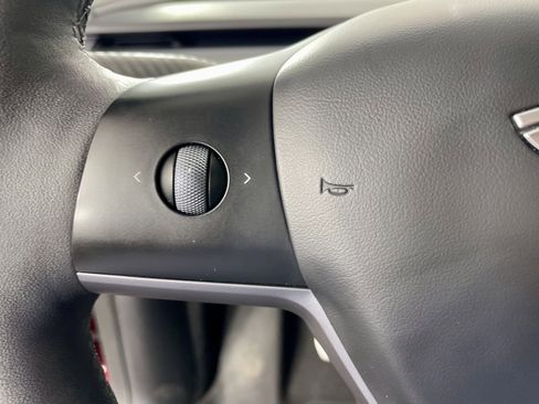 Used 2024 Tesla Model Y Performance image 19