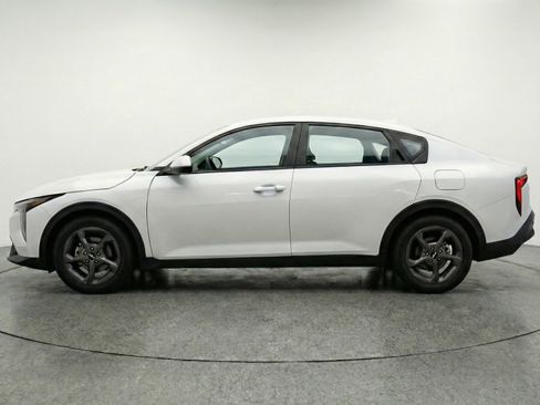Used 2025 Kia K4 LXS image 3