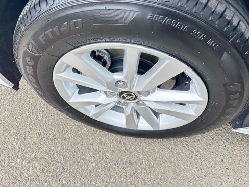 Used 2025 Toyota Camry LE image 30