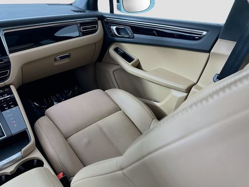 Certified 2026 Porsche Macan AWD/4WD image 26