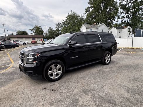 Used 2018 Chevrolet Suburban LT image 23