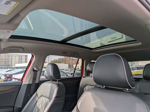 Used 2024 Volkswagen Atlas SEL Premium R-Line image 18