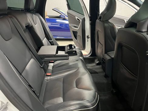 Used 2016 Volvo XC60 T6 R-Design w/ Climate Package image 26