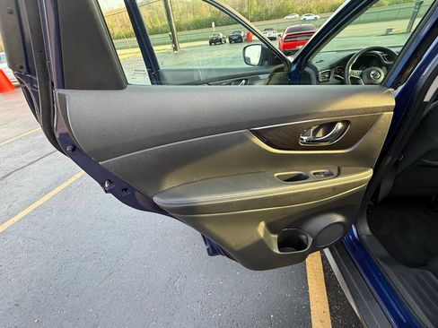 Used 2018 Nissan Rogue S image 25