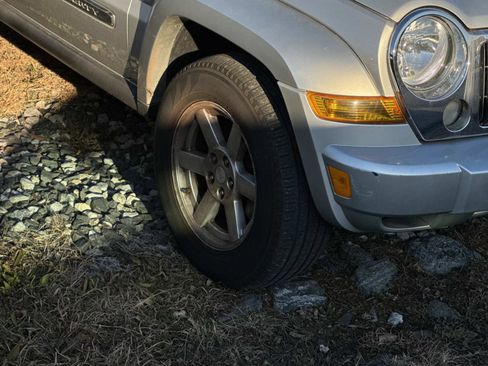 Used 2005 Jeep Liberty Limited image 5