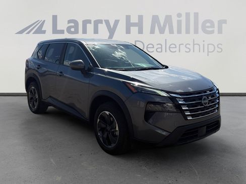 Used 2025 Nissan Rogue SV FWD image 7
