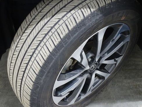 Used 2022 Toyota Corolla Cross XLE image 42