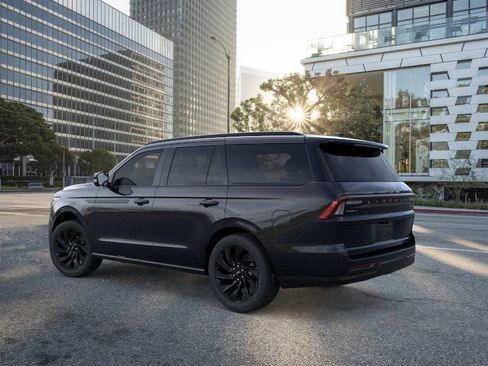 New 2026 Lincoln Navigator Reserve w/ Jet Appearance Package AWD/4WD image 4
