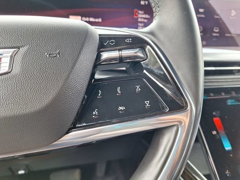 Certified 2025 Cadillac Escalade Premium Luxury AWD/4WD image 21