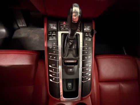Used 2018 Porsche Macan GTS AWD/4WD image 19