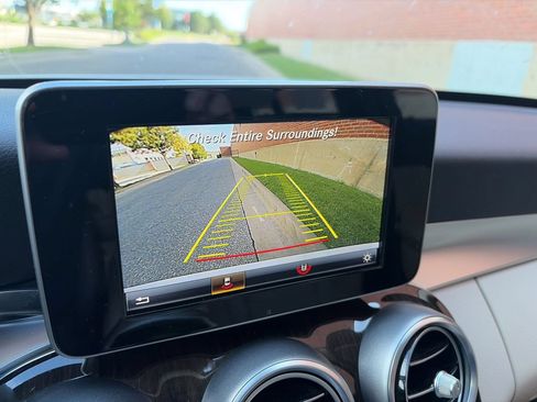 Used 2017 Mercedes-Benz C 300 4MATIC Sedan image 10