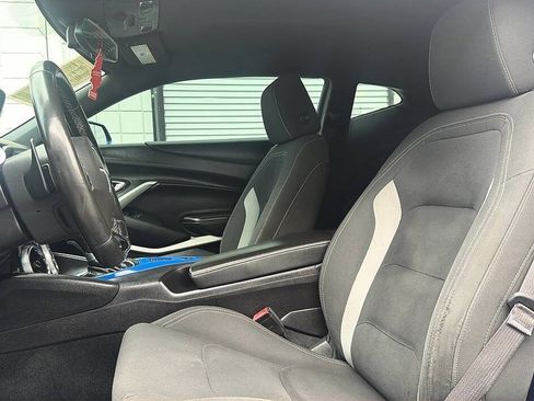 Used 2017 Chevrolet Camaro LT RWD image 5