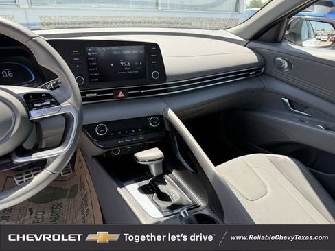 Used 2025 Hyundai Elantra Sport FWD image 18