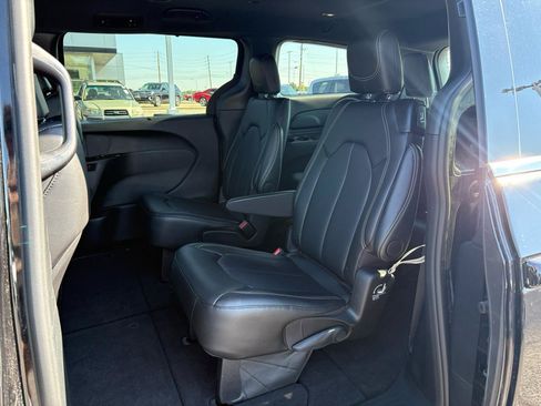 Used 2026 Chrysler Pacifica Select FWD image 24