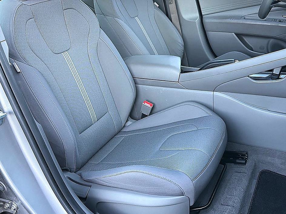 Certified 2024 Hyundai Elantra SE FWD image 22