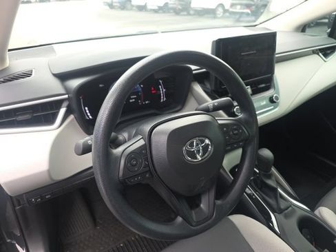 Used 2026 Toyota Corolla LE FWD image 5