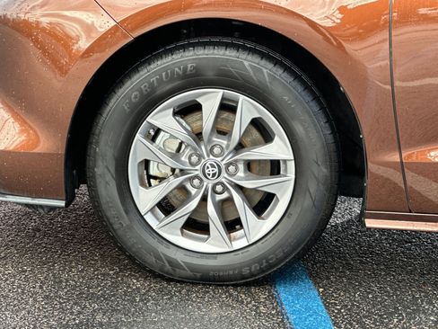 Used 2023 Toyota Sienna XLE image 24