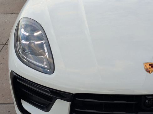 Used 2025 Porsche Macan image 12