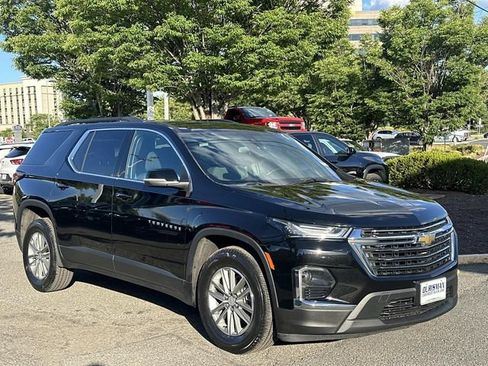 Used 2023 Chevrolet Traverse LT AWD/4WD image 1