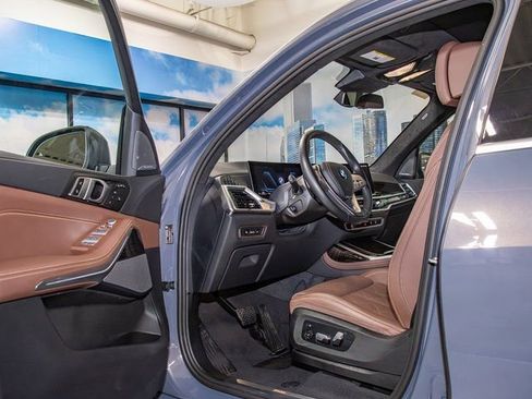 Certified 2025 BMW X7 xDrive40i w/ Premium Package image 13