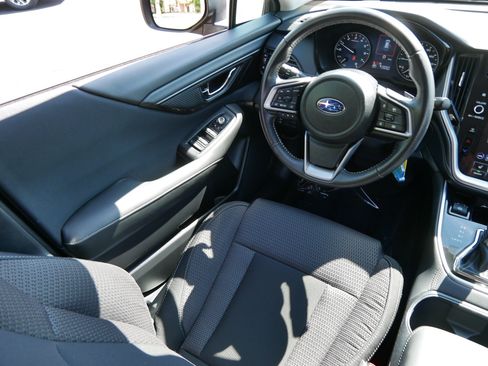Used 2025 Subaru Outback Premium AWD/4WD image 9