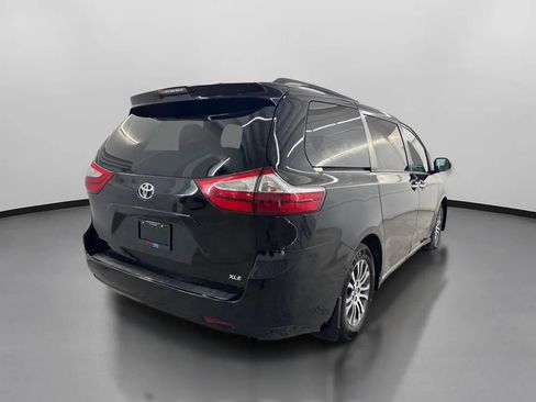Used 2019 Toyota Sienna XLE FWD image 10