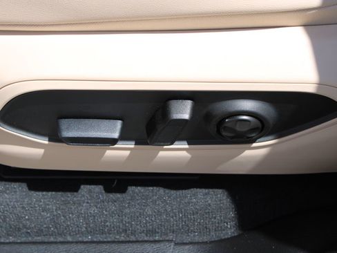 New 2026 Jeep Grand Cherokee L Limited w/ Limited Altitude Package AWD/4WD image 18