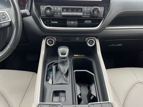 Used 2024 Toyota Grand Highlander XLE image 3