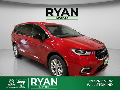 New 2026 Chrysler Pacifica Select AWD/4WD image 1