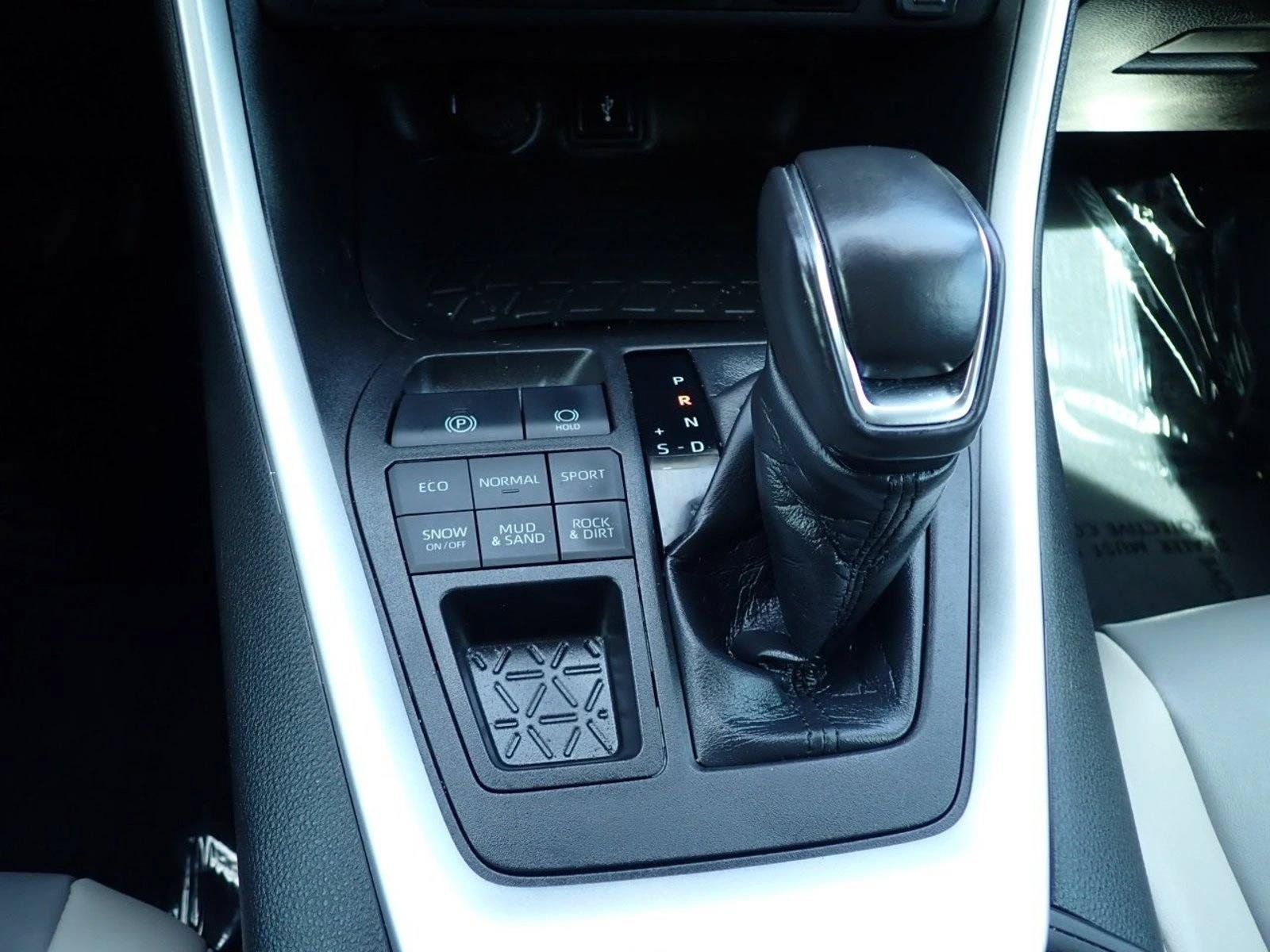 Certified 2021 Toyota RAV4 XLE Premium AWD/4WD image 23