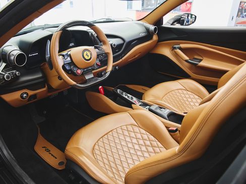 Used 2022 Ferrari F8 Tributo image 8