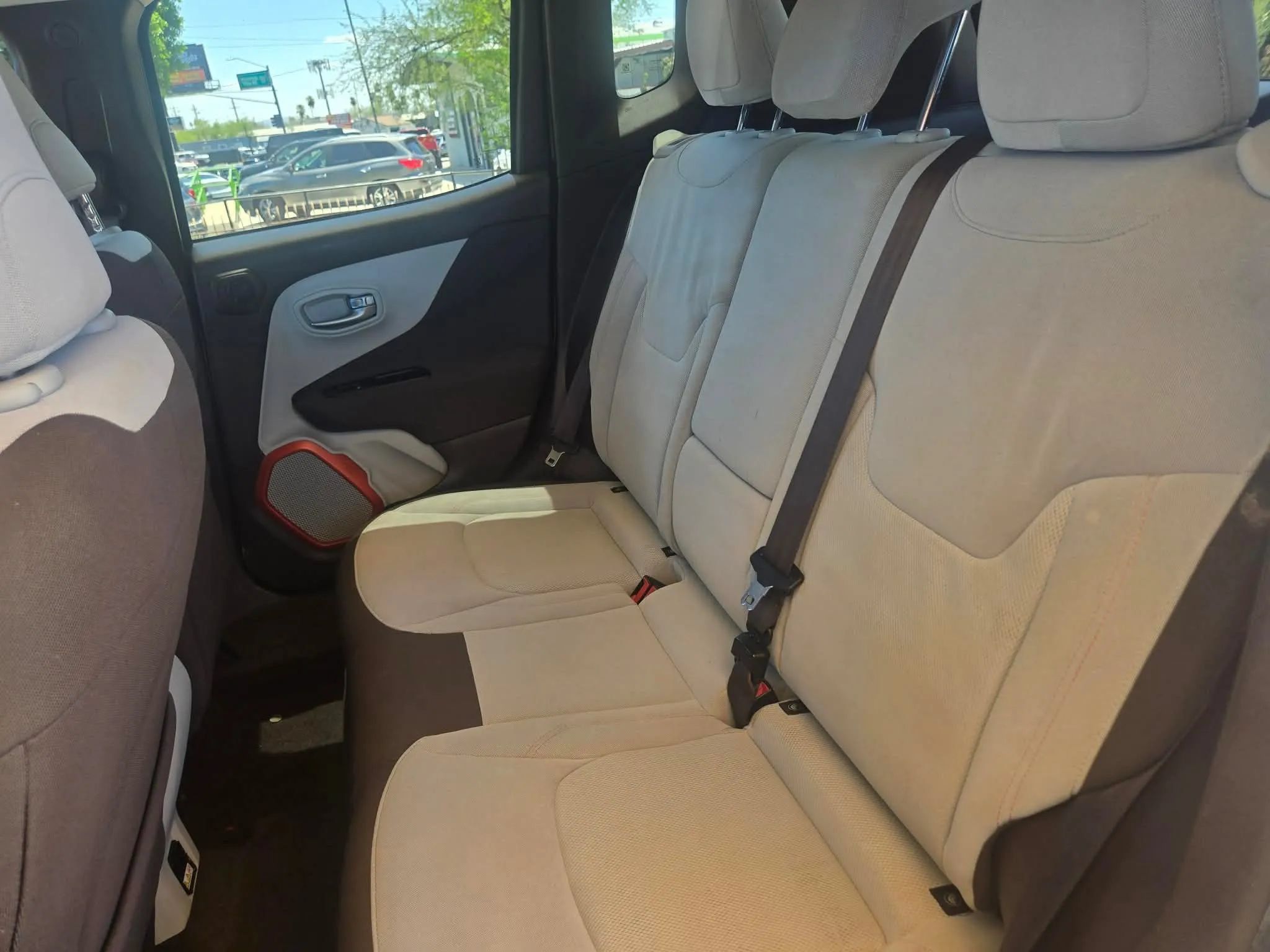 Used 2015 Jeep Renegade Latitude w/ Popular Equipment Group FWD image 7