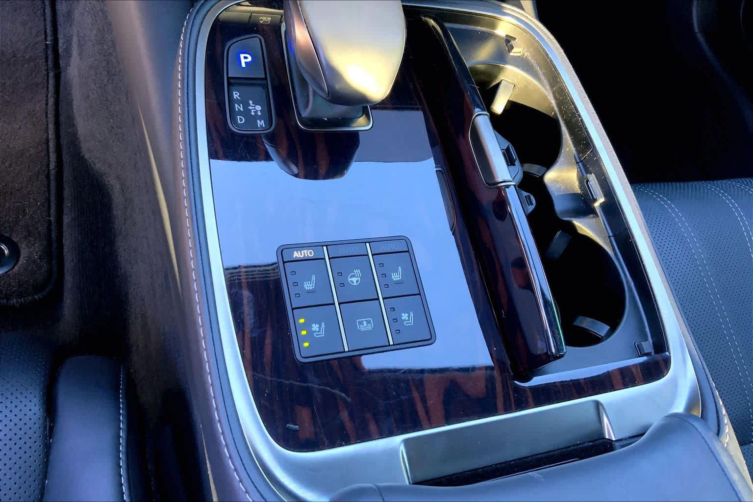 Used 2024 Lexus LS 500 w/ Interior Upgrade Package RWD image 31