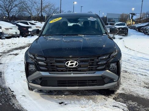 Certified 2025 Hyundai Tucson SE image 9