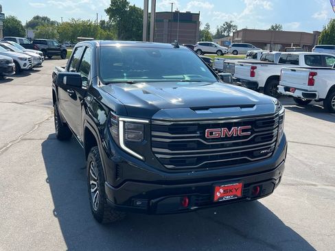 Certified 2023 GMC Sierra 1500 AT4 w/ Technology Package AWD/4WD image 5