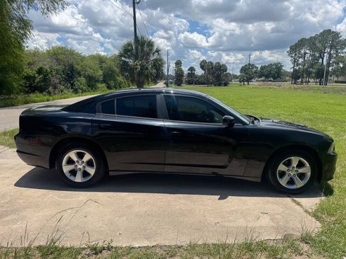 Used 2013 Dodge Charger SE w/ Connectivity Group RWD image 5