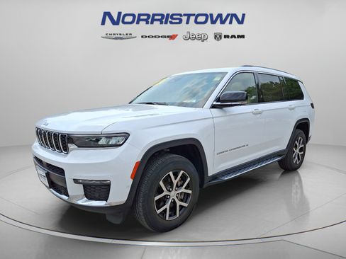 Certified 2023 Jeep Grand Cherokee L Limited w/ Luxury Tech Group II AWD/4WD image 3
