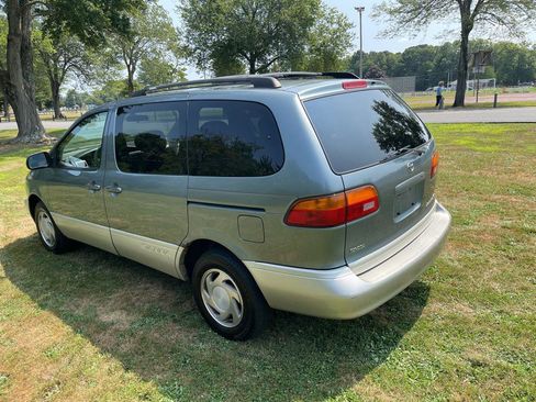 Used 1999 Toyota Sienna LE image 22