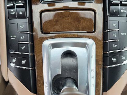 Used 2014 Porsche Cayenne S image 29