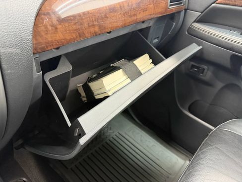 Used 2012 Nissan Armada Platinum image 21