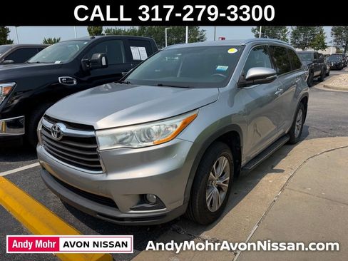 Used 2014 Toyota Highlander XLE FWD image 3
