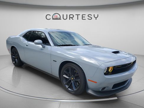 Used 2022 Dodge Challenger R/T w/ Performance Handling Group image 4