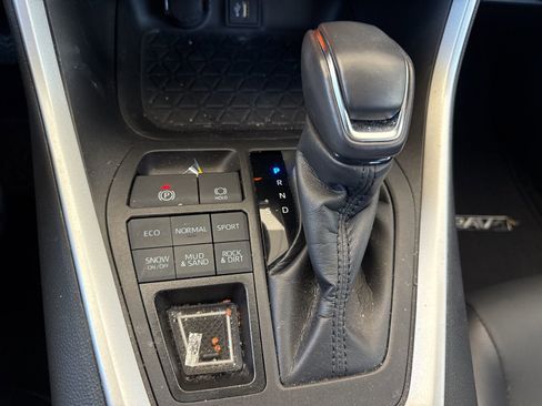 Used 2023 Toyota RAV4 XLE Premium image 18