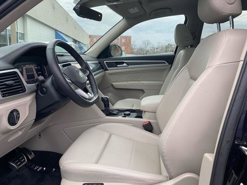 Certified 2022 Volkswagen Atlas SEL R-Line image 13