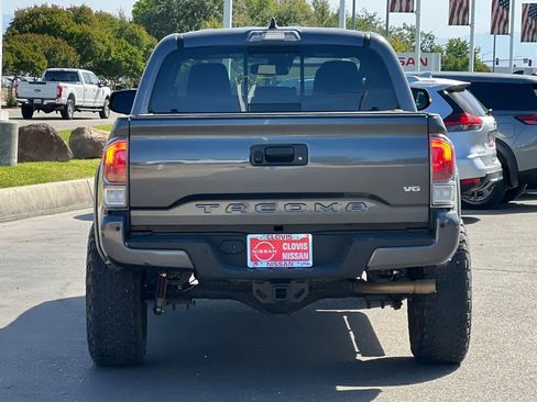 Used 2020 Toyota Tacoma TRD Off-Road w/ Technology Package image 8