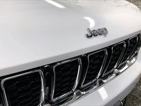 Used 2024 Jeep Grand Cherokee Limited image 27