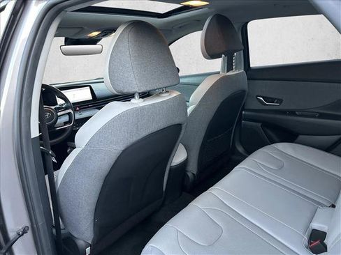 Used 2021 Hyundai Elantra Limited image 19