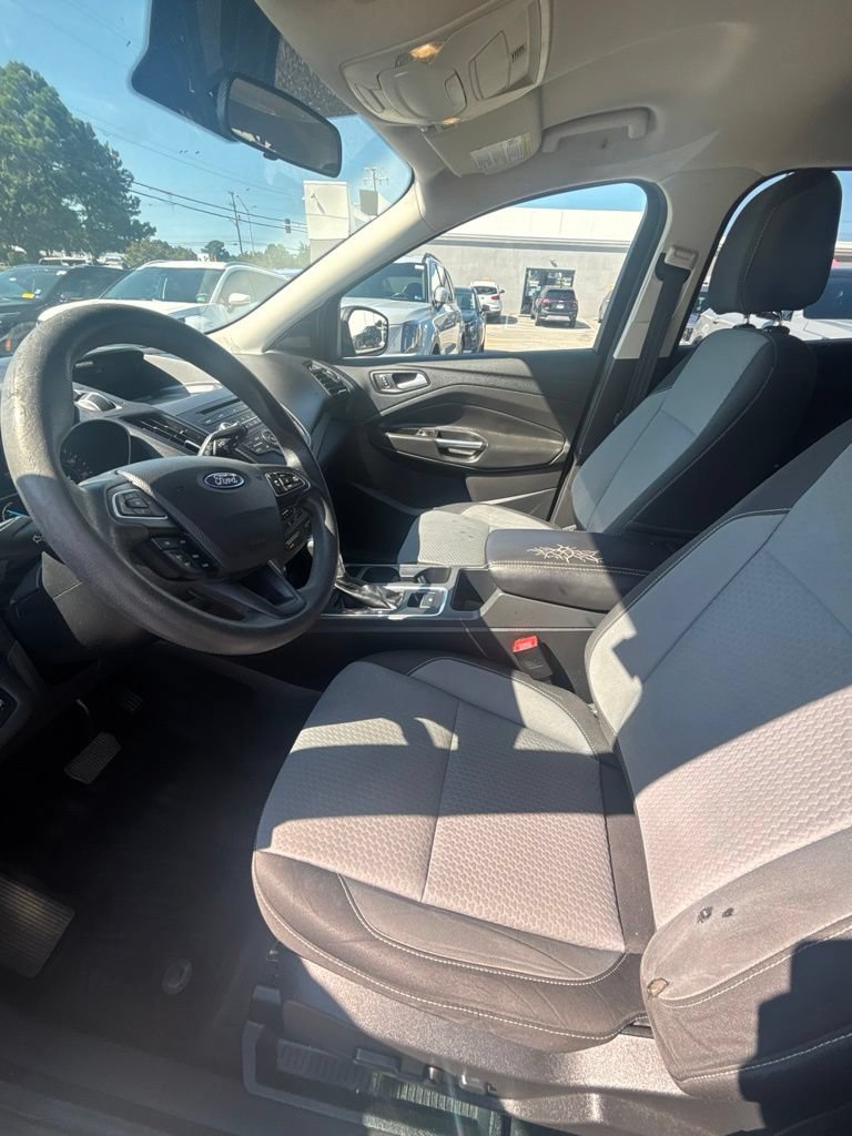 Used 2017 Ford Escape SE w/ SE Cold Weather Package AWD/4WD image 12