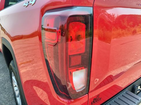 New 2025 GMC Sierra 1500 SLE w/ Preferred Package image 15